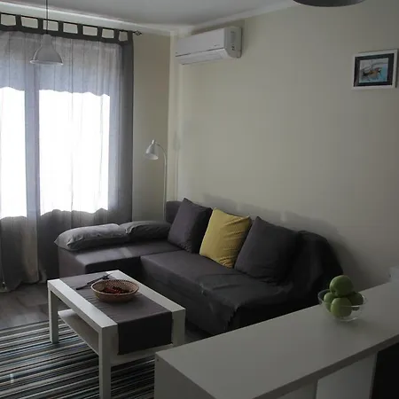 46 Apartment *